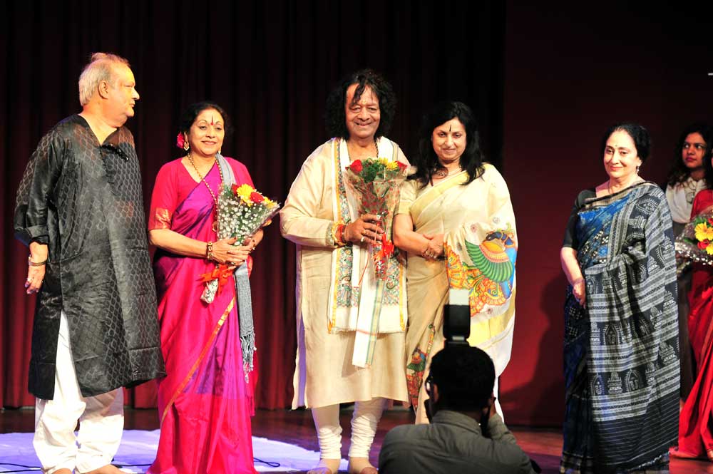 Founder Director, Nalini Malhotra Jain with Sangeet Natak Akademi Awardee Sh. Jitendra maharaj, Sharon Lowen and Sh. Ashok maharaj